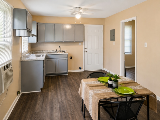 Building Photo - 2857 Walmar Dr