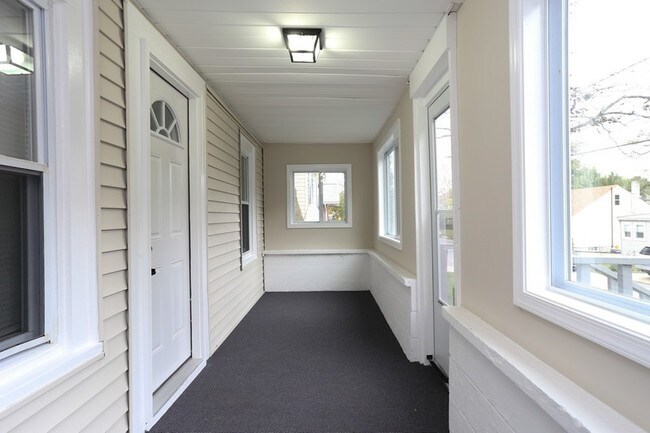 Building Photo - 213 Cresswell Rd