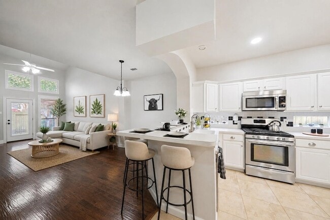 Building Photo - 2351 Summit Way Ct