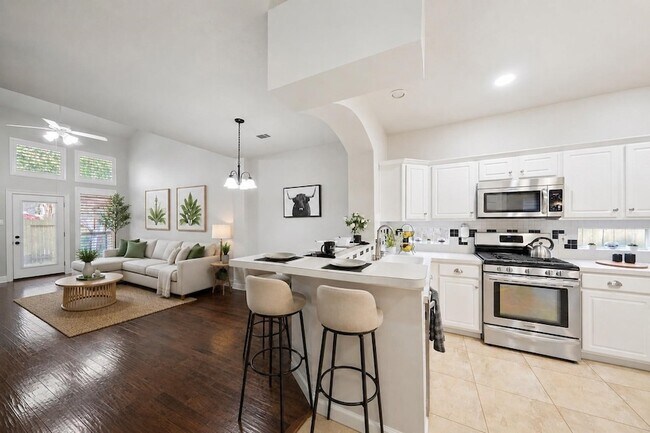 Foto del edificio - 2351 Summit Way Ct