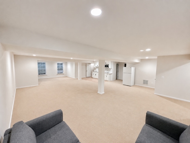 Building Photo - 7412 Pensacola Pl