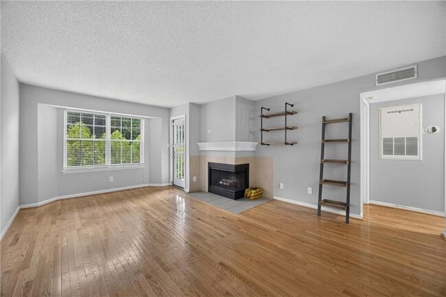 Building Photo - 1021 Chastain Park Ct NE