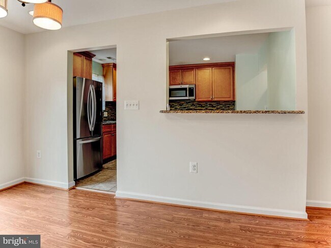 Building Photo - 154 Meadows Ln NE