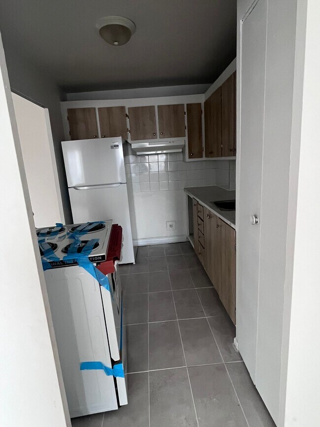 Building Photo - Le Colbert