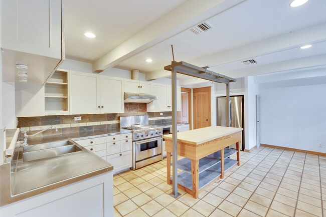 Foto del edificio - 408 Westwood Terrace