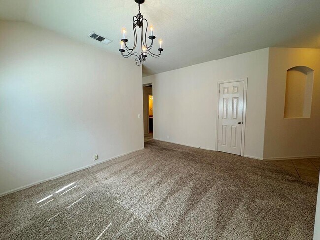 Building Photo - 172 Spruce Dr