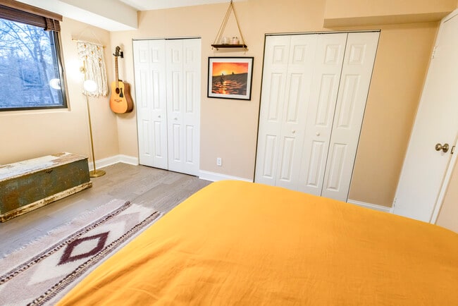 Building Photo - 575 Thayer Ave