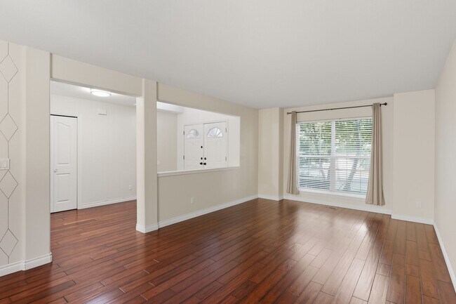 Building Photo - Corner Lot Charmer in Desirable Oak Meadow...