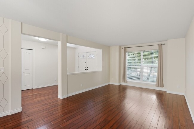 Foto del edificio - Corner Lot Charmer in Desirable Oak Meadow...