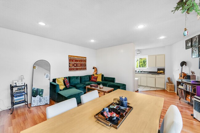 Foto del edificio - 691 Levering Ave