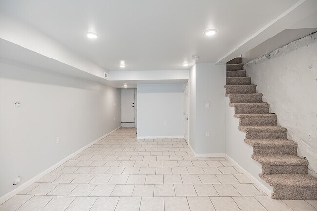 Building Photo - 5611 Arlington St