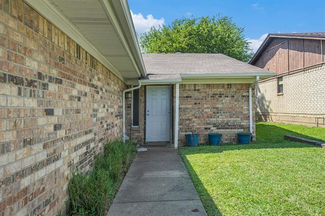 Foto del edificio - 6819 W Cleburne Rd