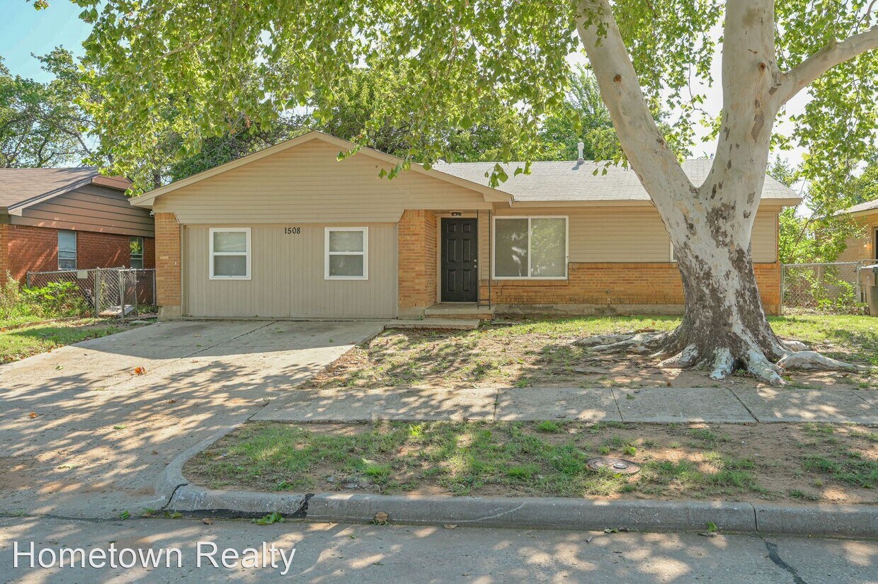 Primary Photo - 5 br, 1.5 bath House - 1508 McGregor Dr