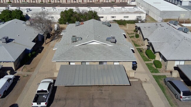 Building Photo - NICE 2 BDRM 2 BATH UNIT