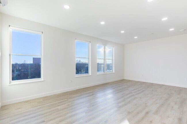 Foto del edificio - Skyline Apartments