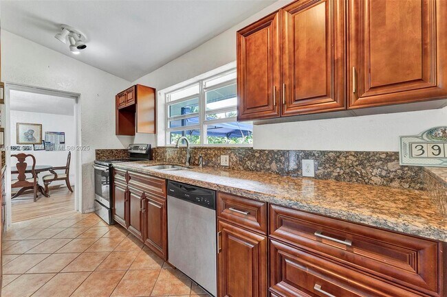 Building Photo - 3950 SW 53rd Ave