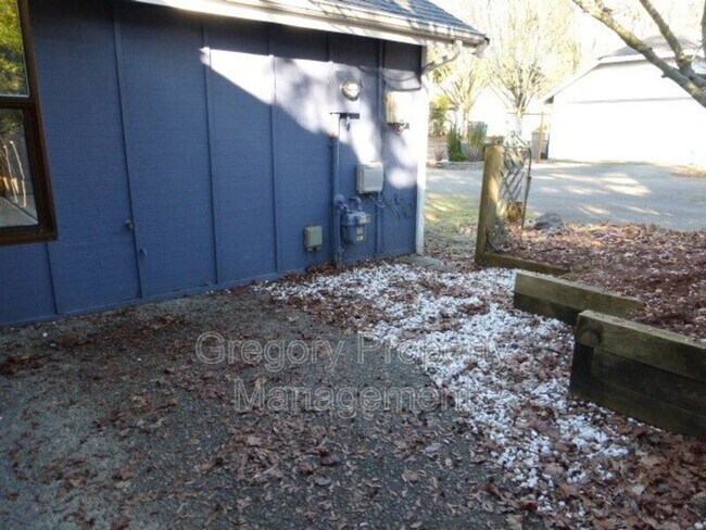 Building Photo - 18307 NE 92nd Ct