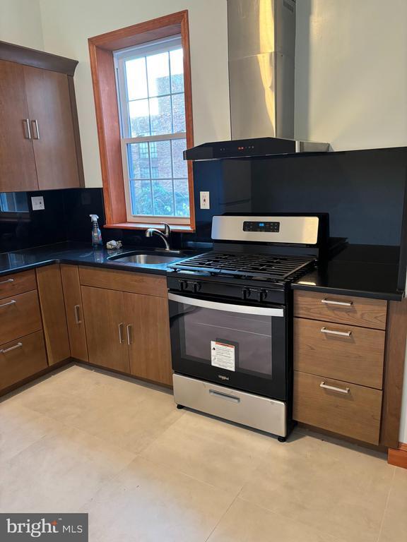 Foto principal - 1320 W Girard Ave