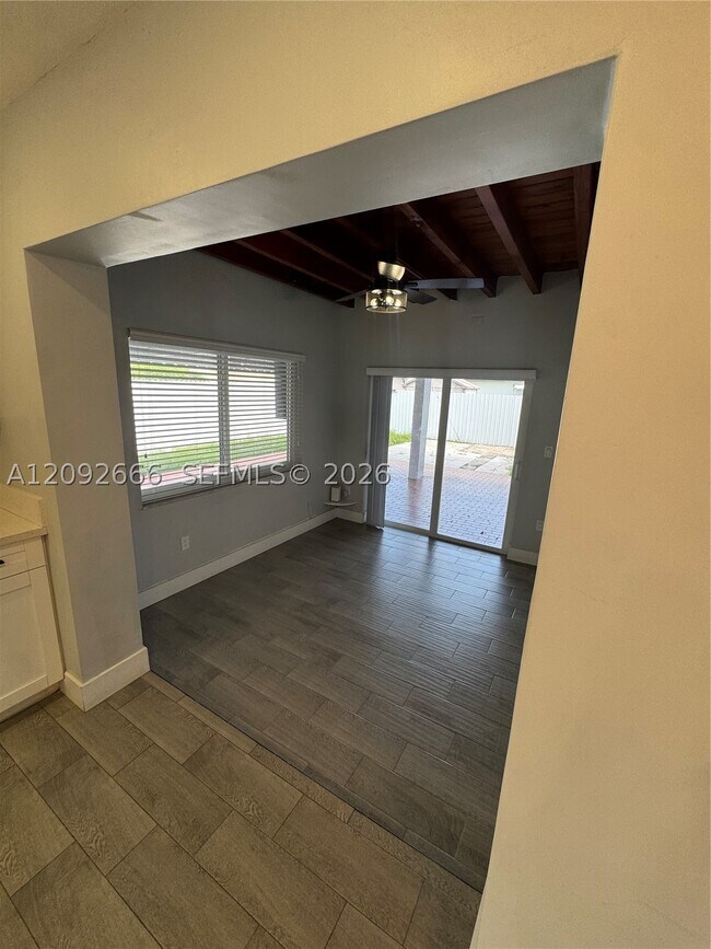 Foto del edificio - 9321 SW 26th St