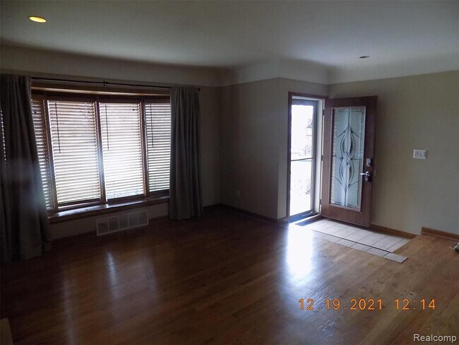 Building Photo - 27221 Roan Ave