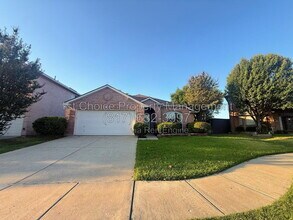 Building Photo - 5016 San Jacinto Dr