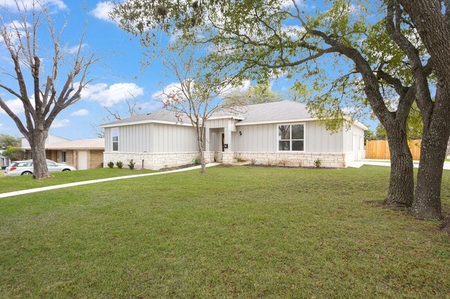 Photo - Stunning Ridgeview home close to North Star Mall