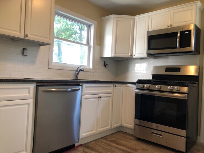 Kitchen - 33 Hartwell St