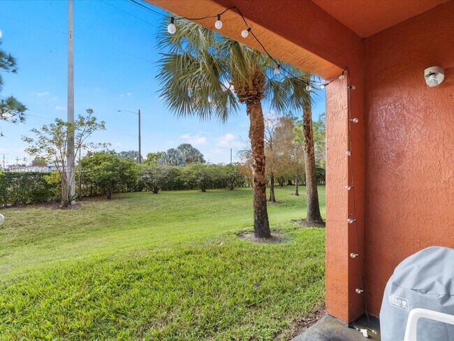 Building Photo - 7400 Palomino Dr