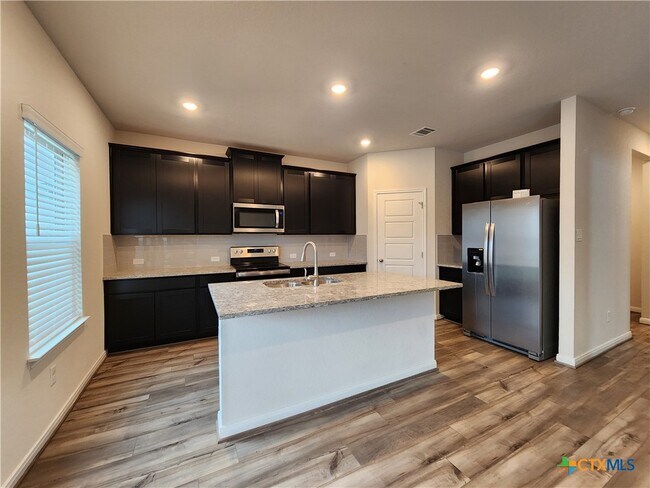 Foto del edificio - 1225 Ella Xing