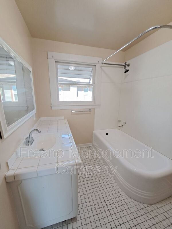 Building Photo - 936 E Andrews Ave