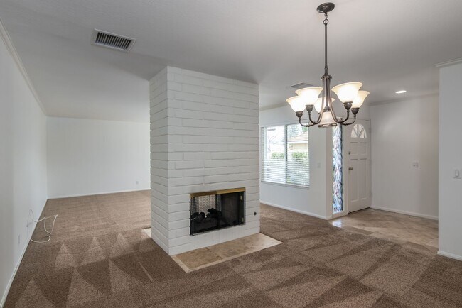 Building Photo - In the heart of Westlake Village this sing...