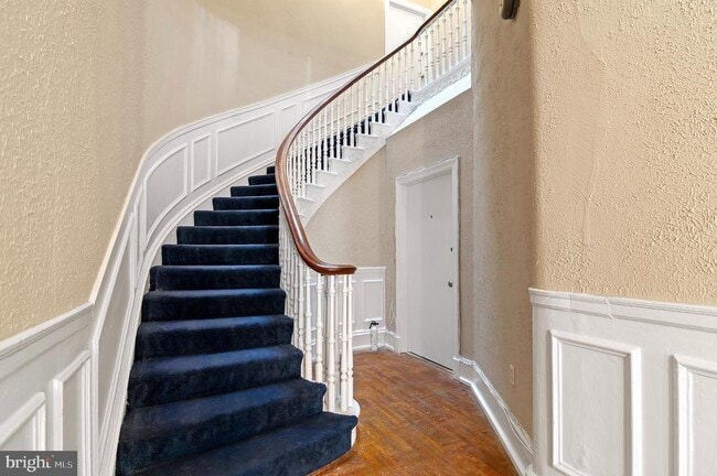 Building Photo - 919 St Paul St