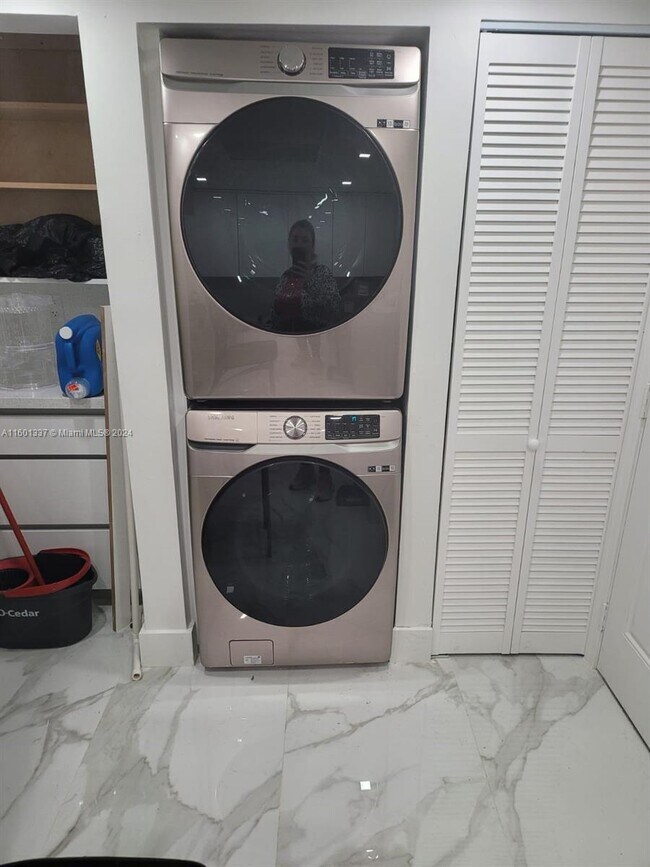 Foto del edificio - 10090 NW 80th Ct