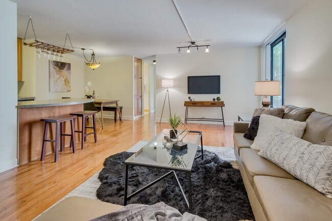 Foto del edificio - 1339 N Dearborn St