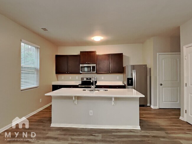 Foto del edificio - 828 Lake Chase