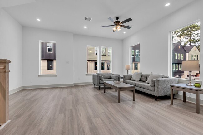 Foto del edificio - 5302 Kindred Gdn Ln