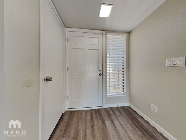 Foto del edificio - 4816 W Sierra Vista Dr