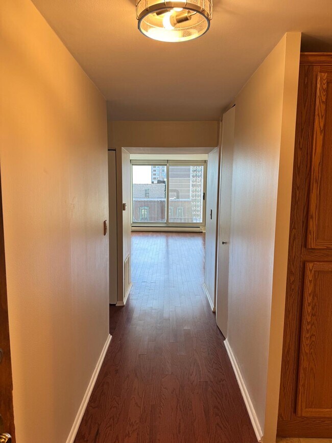 Foto del edificio - 6033 N Sheridan Rd
