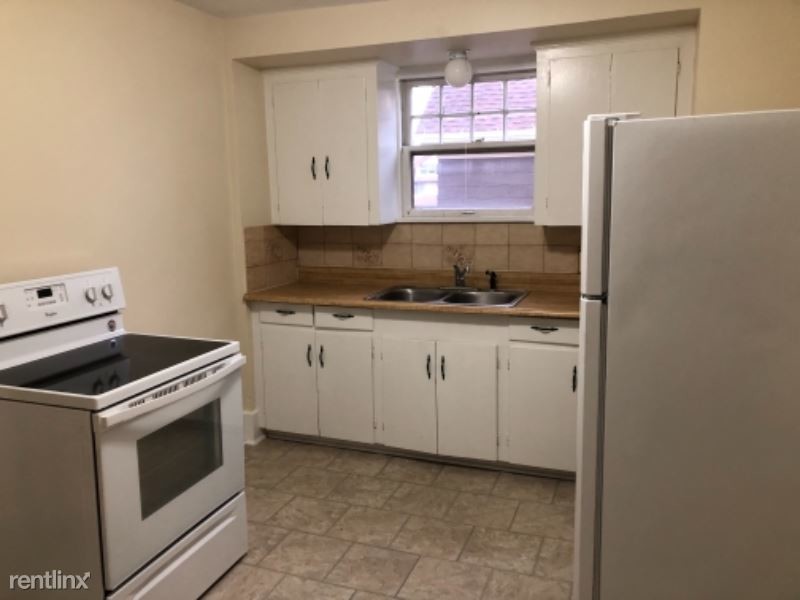 Building Photo - 4 br, 2 bath Apartment - 1725 Woodland Ave NW