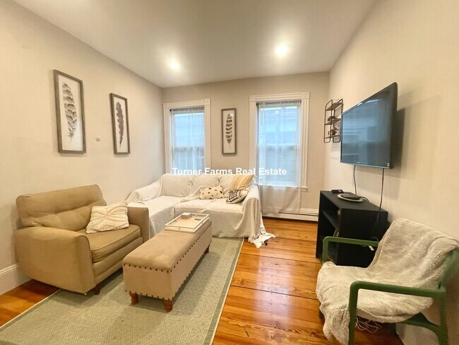 Foto del edificio - 276 E Cottage St