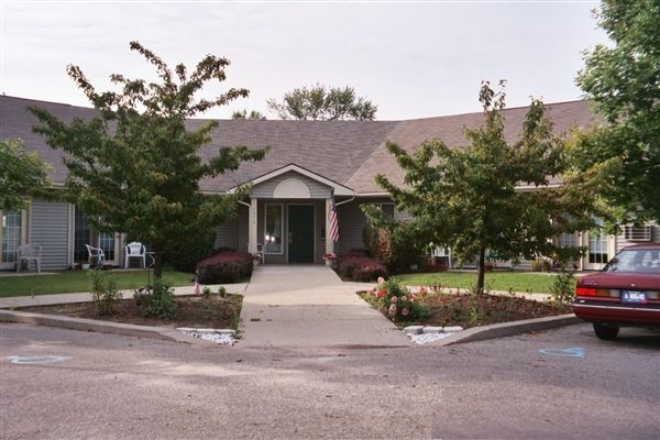 Primary Photo - Scottish Pines Senior Apts