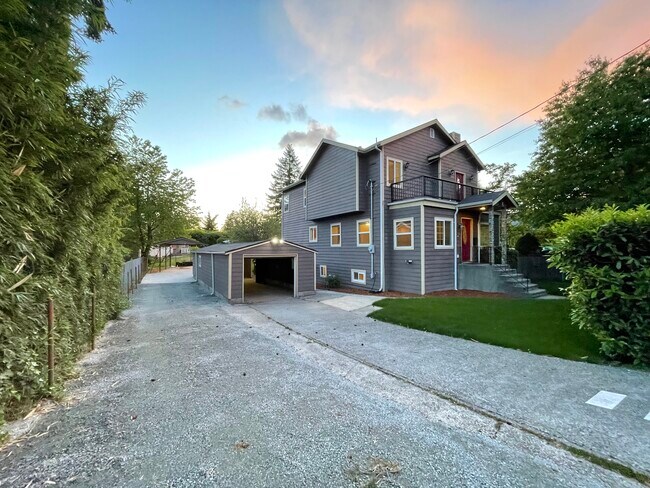 Huge 7,200 Sqft Lot - 10461 57th Ave S