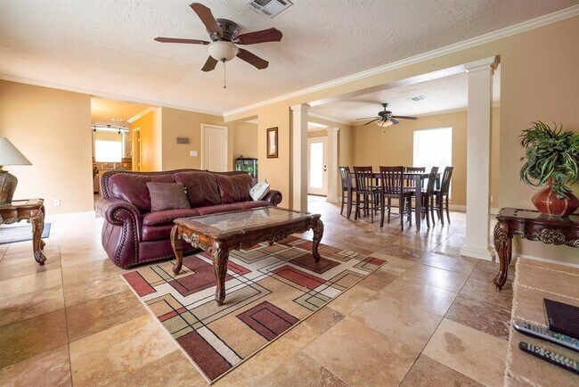 Building Photo - 28810 Pine Hill Dr