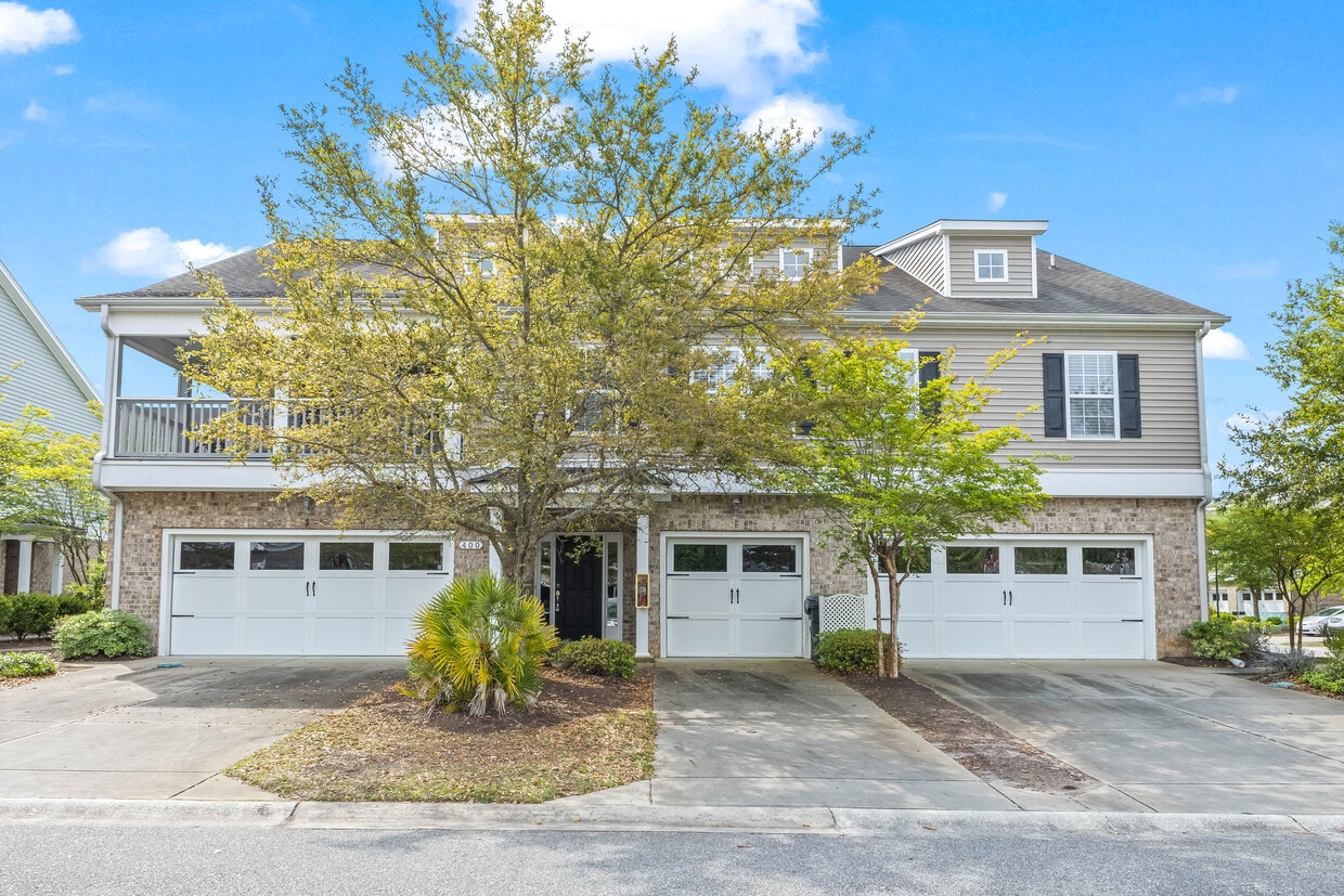Foto principal - 400 Black Smith Ln