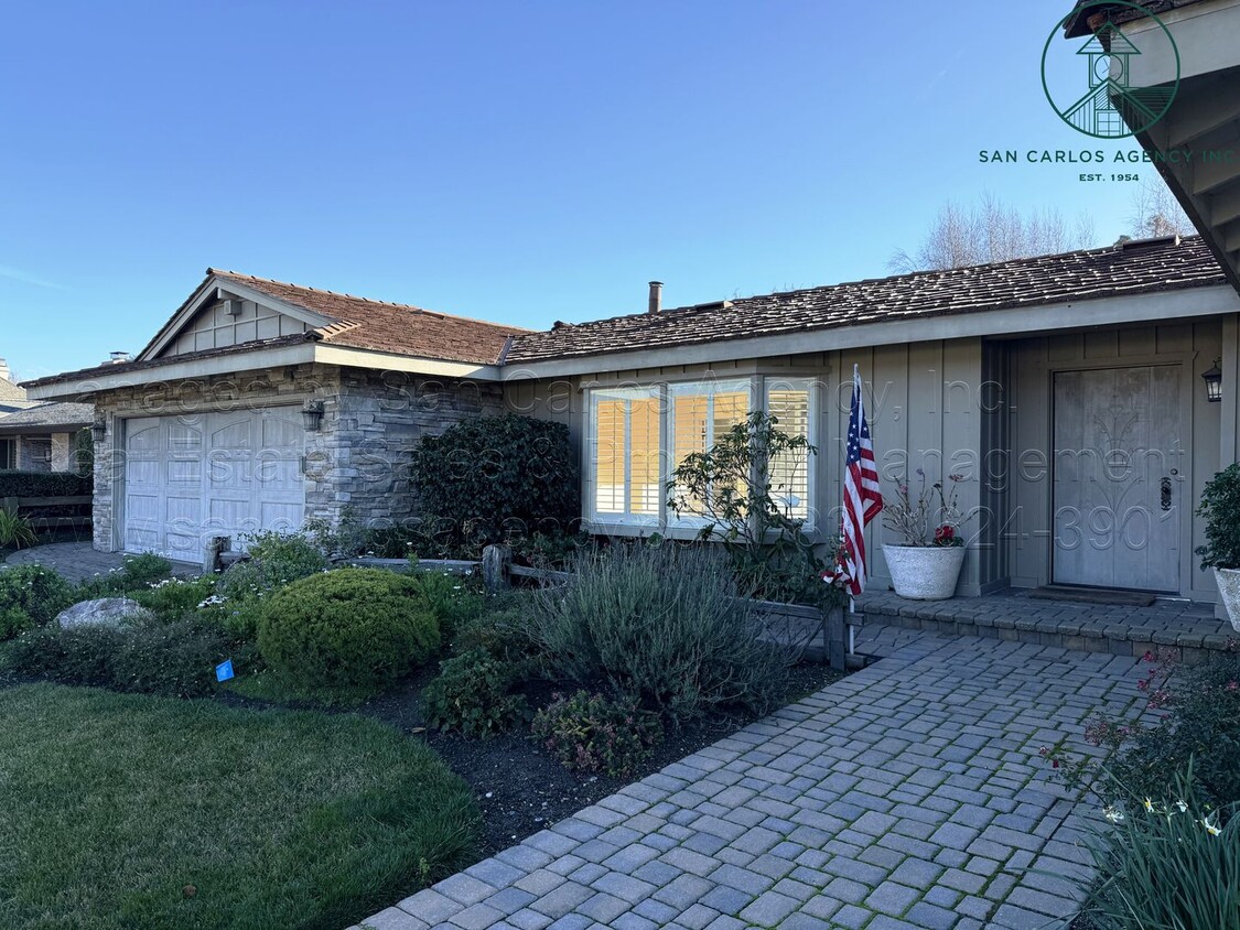 Foto principal - Spacious Single Level Ranch Style Home in ...