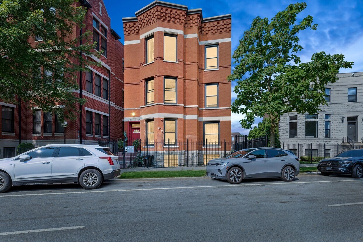 Primary Photo - 3978 S Drexel Blvd