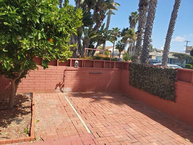 Foto del edificio - Pacific Beach / Large 1-Bedroom! Private P...