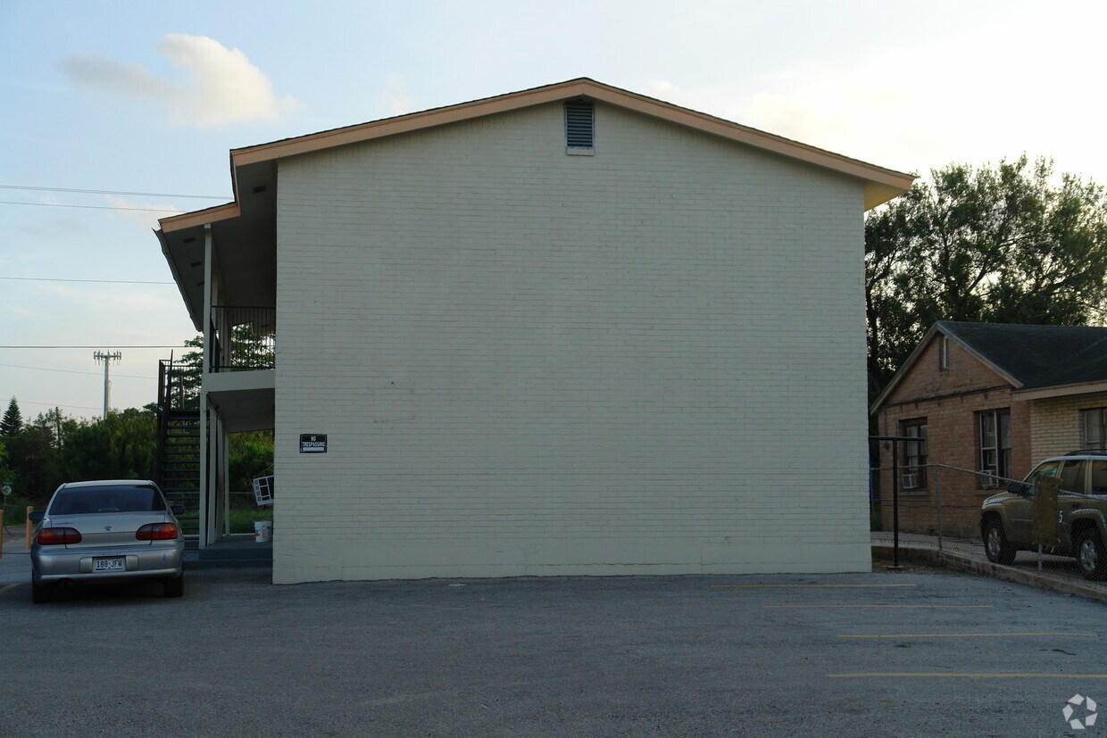 1554 16th St, Brownsville, TX 78520 Apartments in Brownsville, TX