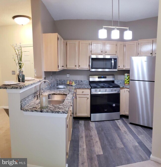 Building Photo - 4408 Helmsford Ln