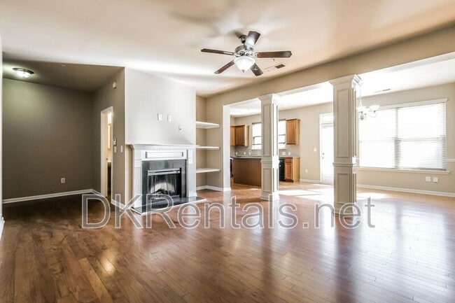 Foto del edificio - 6685 Story Cir